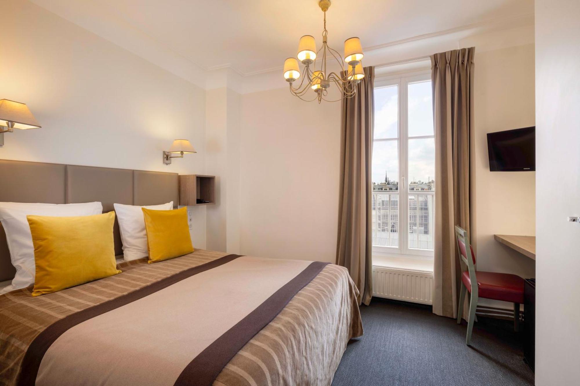 Chambre Triple - Vue sur Tour Eiffel